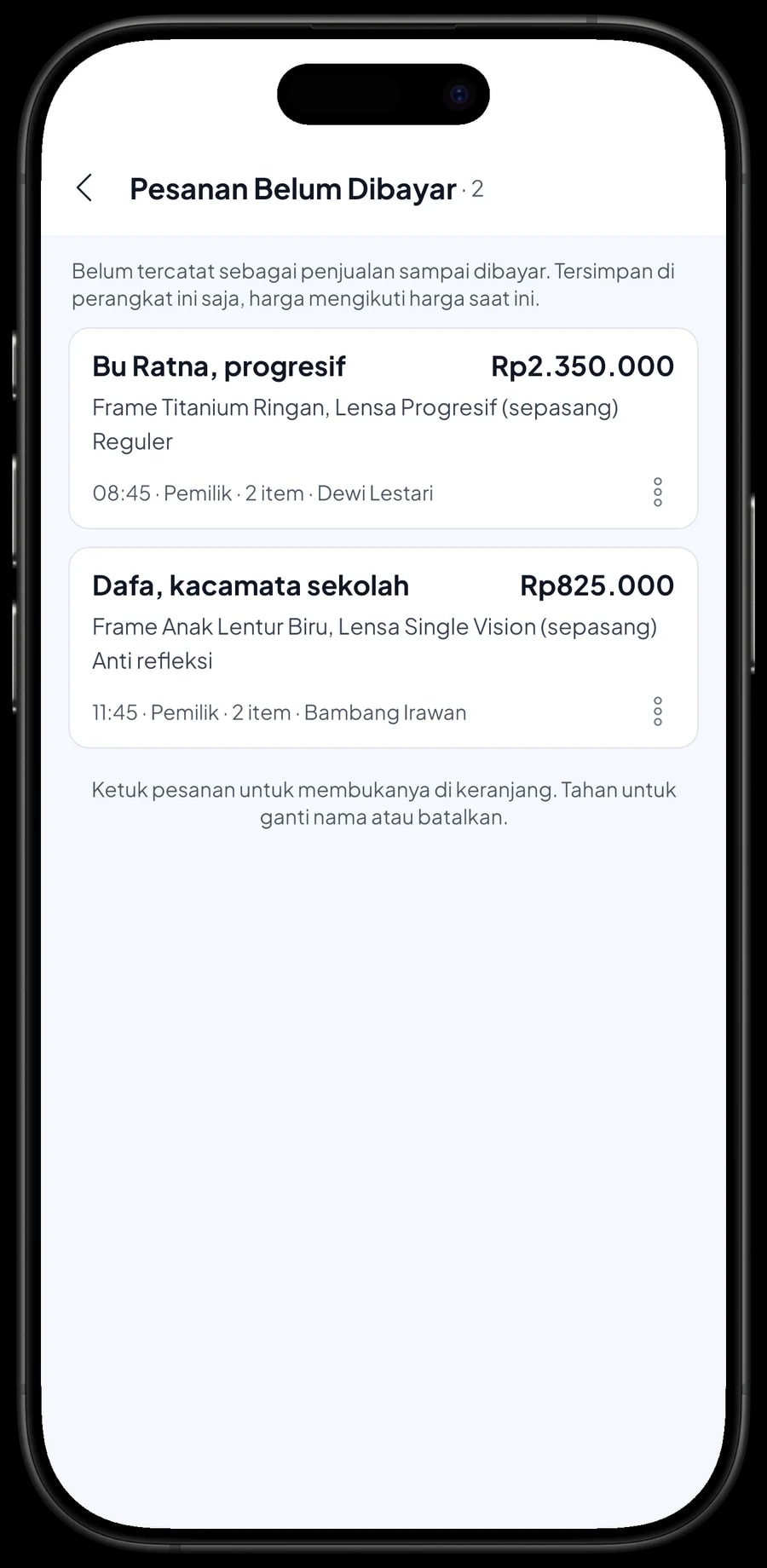 Pesanan Belum Dibayar: Bu Ratna dengan lensa progresif dan Dafa dengan kacamata sekolah
